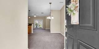 Charming 3-Bed Townhome in Prime Richmond Hill Location! Gallery 6