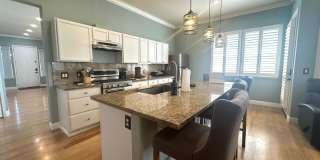 Gorgeous single story with Pool! Gallery 8