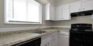 2 Bedroom Townhouse With Basement Gallery 7