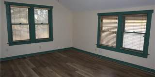 311 W 8th Street Gallery 10