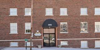 United Jewelers and Lee Hardware Apartments Gallery 42