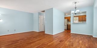 Woodcroft End of Unit Townhouse with Large Bedrooms Gallery 7