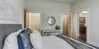Luxury Downtown Condo with City Views Gallery 22