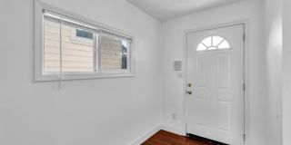 Bernal/St Mary's: Rare Remodeled Cottage w/ Washer/Dryer, Patio & Storage Gallery 1