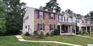 Beautiful 3 bedroom 2.5 bathroom END Unit townhouse for Rent !!! Gallery 1