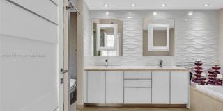 16500 Collins Ave Gallery 60