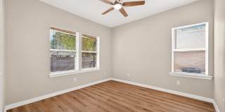 631 E Mistletoe Gallery 19