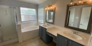 Beautiful 4 bed 2 bath home in White Rock subdivision. Gallery 7