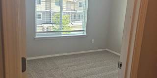 Beautiful 2BD/1.5BA Condo located in the Edgewater at South Hill Gallery 15