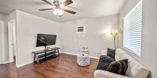 Fully Updated 2/1-Directly Across From 20th St Park- Available Now*** One Room Lease take over*** Gallery 4