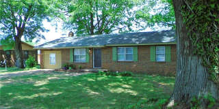 4-BEDROOM + BONUS ROOM - Beautiful, Shady Residential Area Gallery 1