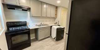 Room in 3 Bedroom Home at Glory St Gallery 20