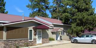 Spacious 1 bed 1 bath Hamilton home with 1 car garage. Gallery 1