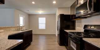 Beautiful 3-Bedroom Home with Easy Access to I-35 & I-240 Gallery 13