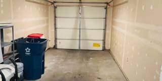 Amazing 3 Bed 2.5 Bath - Townhouse Gallery 5