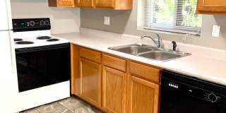 Spacious 3 bed/2 bath - walk to campus! Gallery 37