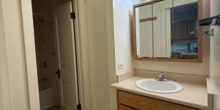 Charming, One bedroom duplex in Prime Ashland location | Available Now! Gallery 10