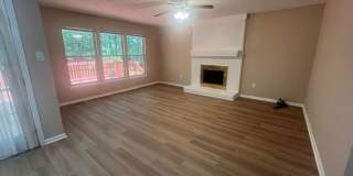 Spacious and Spectacular! 4 Bedroom home on gorgeous lot. Gallery 14