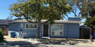 Charming 3 Bedroom, 2 Bathroom Home in Quiet Seaside Cul-de-sac Gallery 1