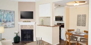 Warner Courtyard Apartments Gallery 5