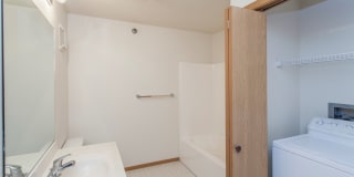 Platinum Valley Apartments Gallery 34