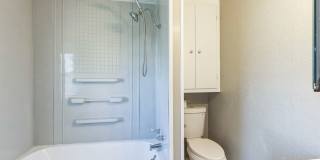 Charming 4BR House in Toledo Gallery 17