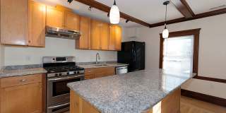 Nicely renovated, pet friendly 3 bed 3.5 bath unit for September! Gallery 1