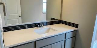 Beautiful 3 Bedroom Duplex with Garage! Gallery 15