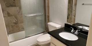 Updated condo at Cobblestone, closet to Campus! Gallery 17