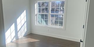 Spacious 3BR/2.5BA home in North Nashville with an abundance of natural light throughout! Gallery 13