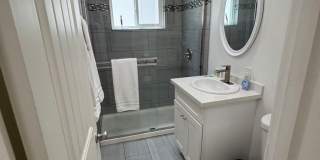 2275 Grand Ave Gallery 17