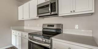 Pet-Friendly 3-Bed Home – Move-In Ready with Garage Gallery 5