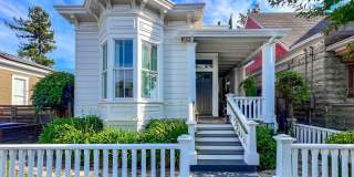 Beautifully Updated Two Bedroom Downtown Victorian Home Gallery 1