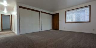 Open Concept 2-Bedroom, 1-Bath Apartment In Convienient Downtown Location! Gallery 6