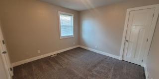 2 Bedroom, 2 Bathroom Home with large garage! Gallery 10