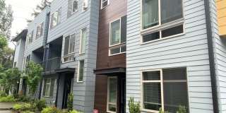 Modern 4BR Townhome in Prime Bellevue | AC | Bellevue Schools | Minutes to Microsoft Gallery 1