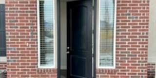 Bright 3 bed Condo with Pool, HOA, and Great Amenities!! Gallery 1