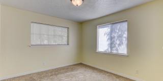 Charming 2-Bedroom Home with Spacious Backyard & Great Location Gallery 5