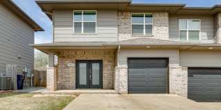 Brand New 3 Bed 2.5 Bath Duplex Includes Office Space (See Contact Info Below) Gallery 1