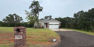 Beautiful 3 Bedroom, 2 Bathroom on a 1.25 Acre Lot in Ridge Creek Addition! Gallery 1