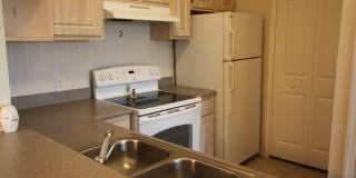 RIVERVIEW: 2 bed/1 bath, 3rd floor Condo Gallery 3
