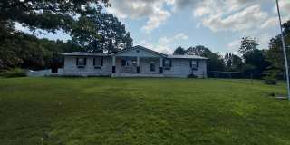 Fenced home close to post! Gallery 1