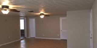 Awesome 4 or 5 bedroom/ 2 bathroom /4 car garage Gallery 7