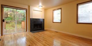 8bed, 4 BA House, Close to University Village!! Gallery 3