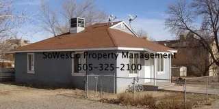 Cute 3 Bedroom Home with beautiful Kitchen Gallery 1