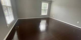 Spacious 4 Bedroom near Guilford College Gallery 5