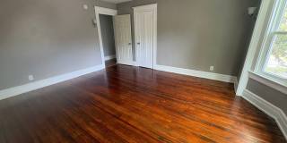 Charming Three Bedroom Townhouse! Gallery 14