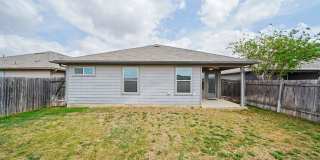 Modern 4-Bed Home with Open Layout in New Braunfels - Realtor Commission: $500 Gallery 39
