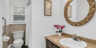 1812 Beverly Avenue Gallery 13