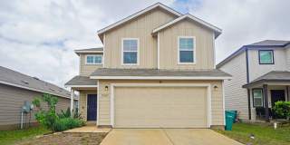 Open-Concept 3BR + Game Room Near Fort Sam & Randolph - Realtor Commission: $500 Gallery 1